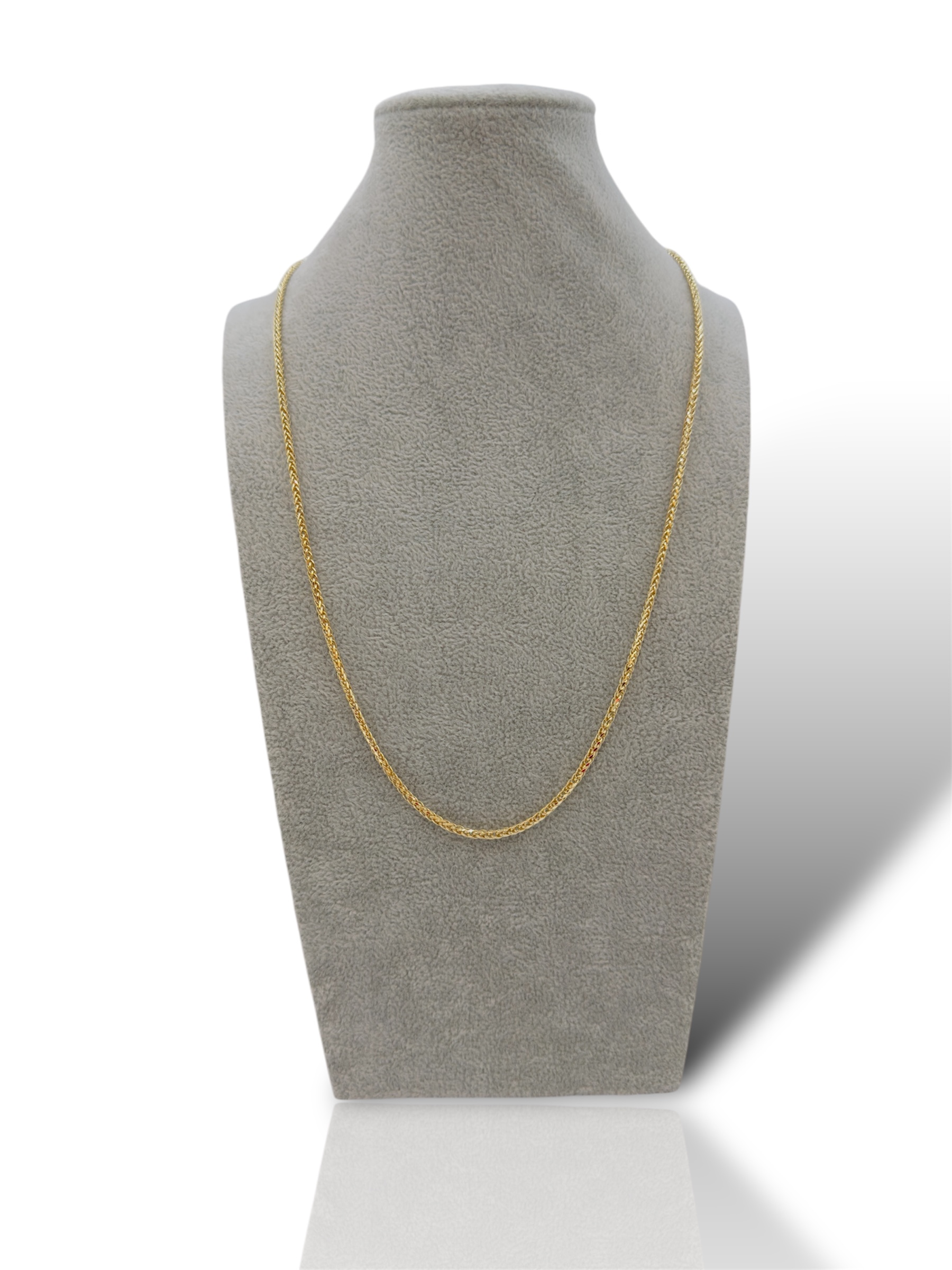 Collana in oro da donna, un gioiello di lusso perfetto per un'idea regalo preziosa.