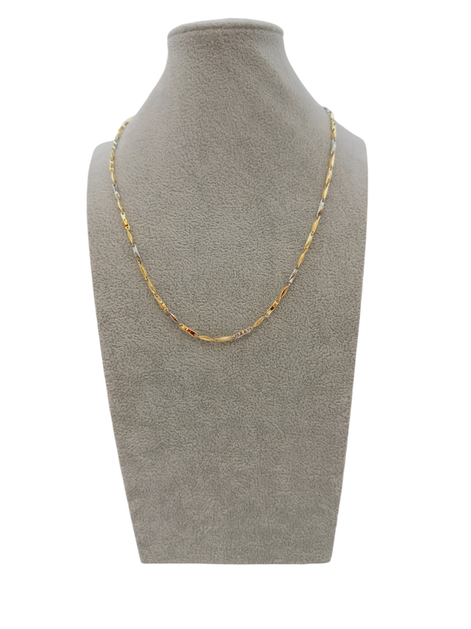 Girocollo da uomo in oro 18k, un gioiello di lusso perfetto per un regalo prezioso. (Vista 2)