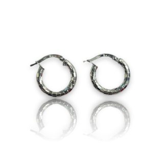 Splendidi orecchini a cerchio in oro bianco 750, un gioiello di lusso perfetto per ogni occasione.