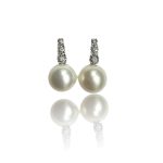 Splendidi orecchini in perle e diamanti in oro 750 di Clesi Gioielli, un'eccellenza dei gioielli di lusso, perfetti per un'idea regalo preziosa.