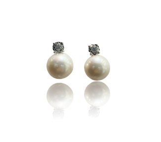 Splendidi Orecchini Perle con Diamanti in Oro 750, un capolavoro di alta gioielleria con diamanti preziosi.