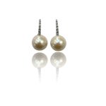 Splendidi orecchini in oro con perle e diamanti, un gioiello di lusso perfetto per un'occasione speciale.