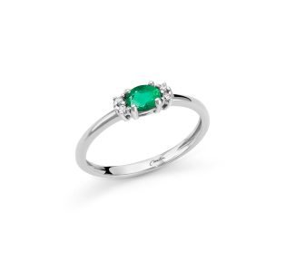 L'anello Miluna con smeraldo e diamanti, un gioiello smeraldo di alta gioielleria, perfetto per un'idea regalo preziosa.