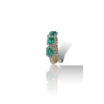 Splendido anello Davite&Delucchi in oro bicolore con smeraldo e diamanti, un gioiello smeraldo di alta gioielleria. (Vista 2)
