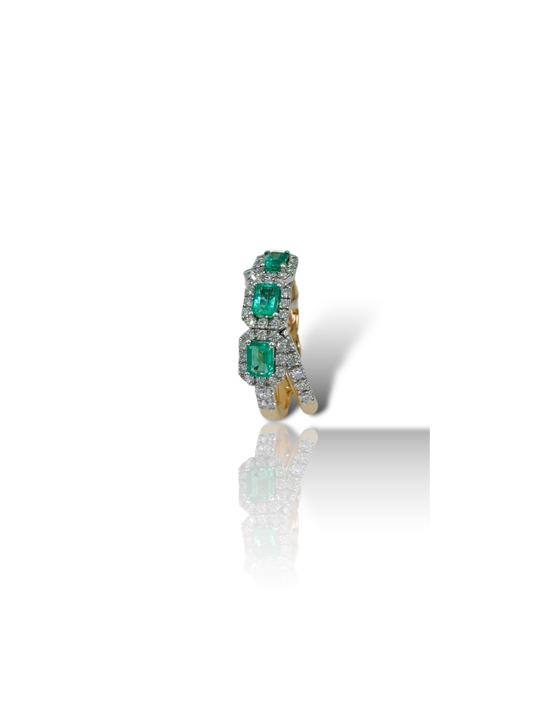 Anello Smeraldo e Diamanti in Oro Bicolore Davite&Delucchi (Vista 2) | Gioielleria Patricia Oro Splendido anello Davite&Delucchi in oro bicolore con smeraldo e diamanti, un gioiello smeraldo di alta gioielleria. (Vista 2)