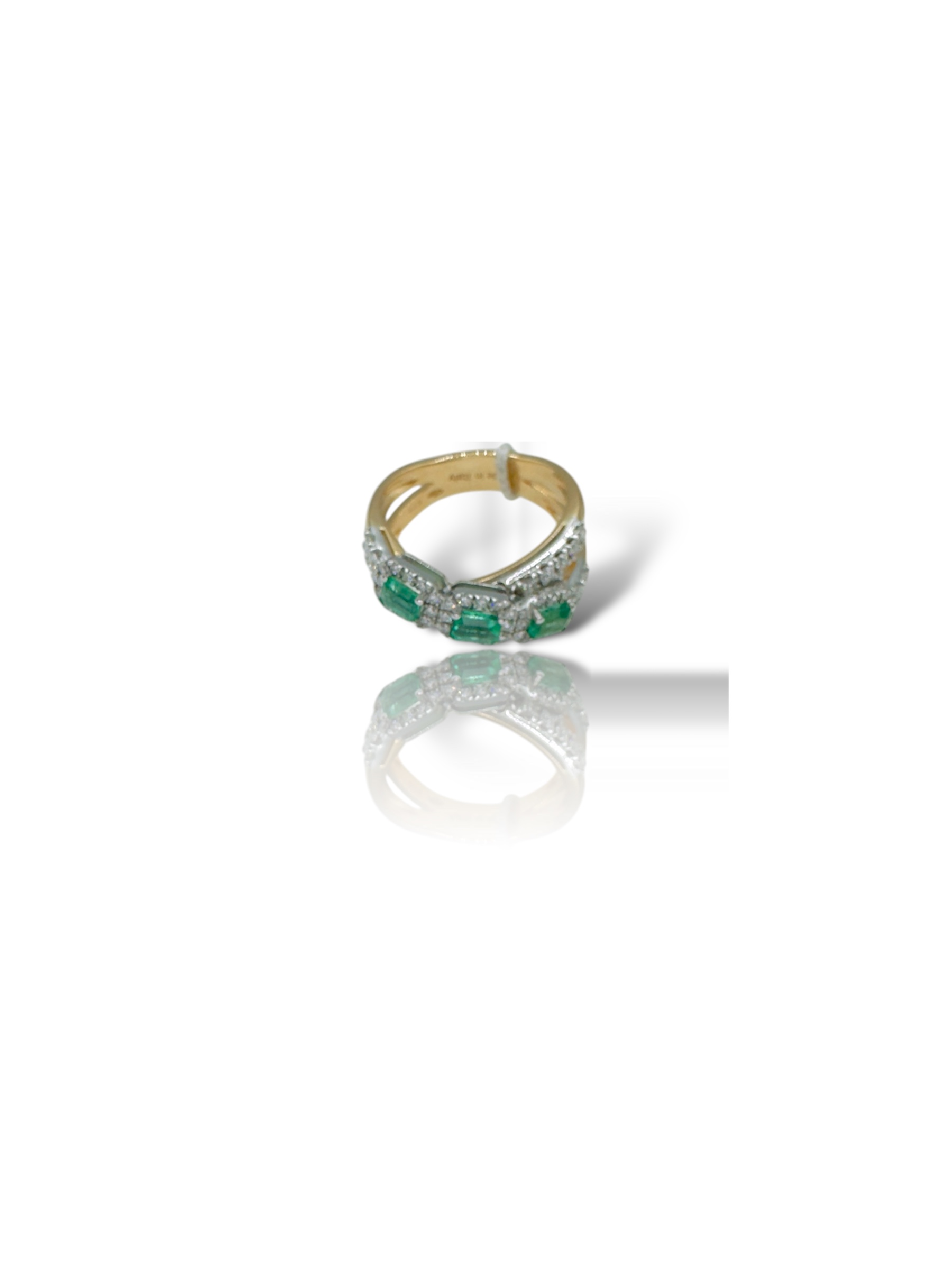Anello Smeraldo e Diamanti in Oro Bicolore Davite&Delucchi (Vista 3) | Gioielleria Patricia Oro Splendido anello Davite&Delucchi in oro bicolore con smeraldo e diamanti, un gioiello smeraldo di alta gioielleria. (Vista 3)