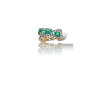 Splendido anello Davite&Delucchi in oro bicolore con smeraldo e diamanti, un gioiello smeraldo di alta gioielleria.
