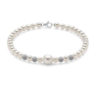 Bracciale Miluna Perle: un gioiello di lusso che incarna l'eleganza senza tempo, realizzato in oro 750 e perle preziose.