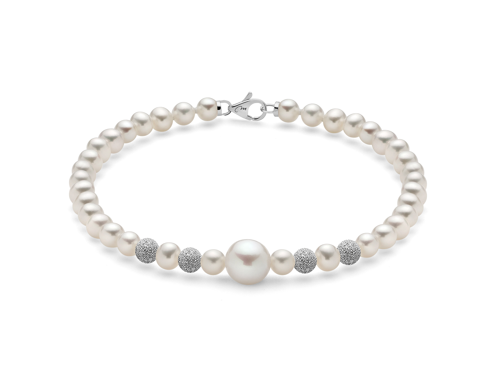 Bracciale Miluna Perle: un gioiello di lusso che incarna l'eleganza senza tempo, realizzato in oro 750 e perle preziose.
