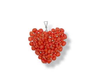 Splendido Ciondolo Cuore in Corallo di Patricia Oro Creations, un gioiello made in italy di alta gioielleria, perfetto come idea regalo preziosa.