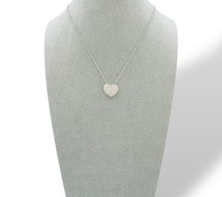 La Collana Cuore di Diamanti in Oro 750 Davite&Delucchi, un capolavoro di alta gioielleria, perfetto per un regalo prezioso. Scopri i nostri gioielli diamanti. (Vista 2)