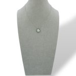 Splendida collana Cuore Smeraldo e Diamanti in Oro 750, un capolavoro di alta gioielleria con smeraldi preziosi. (Vista 2)