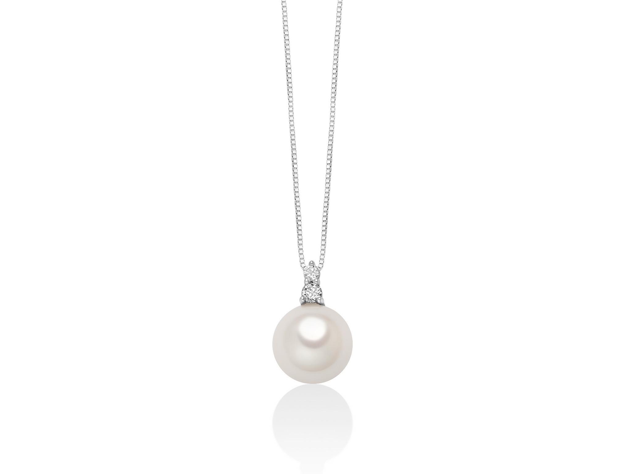Scopri l'eleganza senza tempo della Collana Miluna in oro bianco con perle e diamanti. Un capolavoro di alta gioielleria, perfetto come idea regalo preziosa.