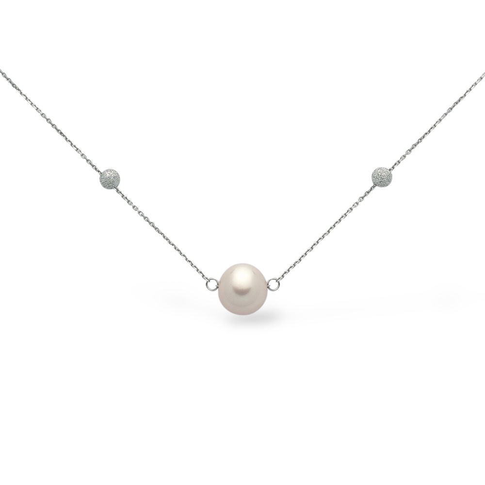 Scopri l'eleganza senza tempo della Collana Miluna in Oro Bianco e Perla, un gioiello di lusso perfetto per un'occasione speciale.