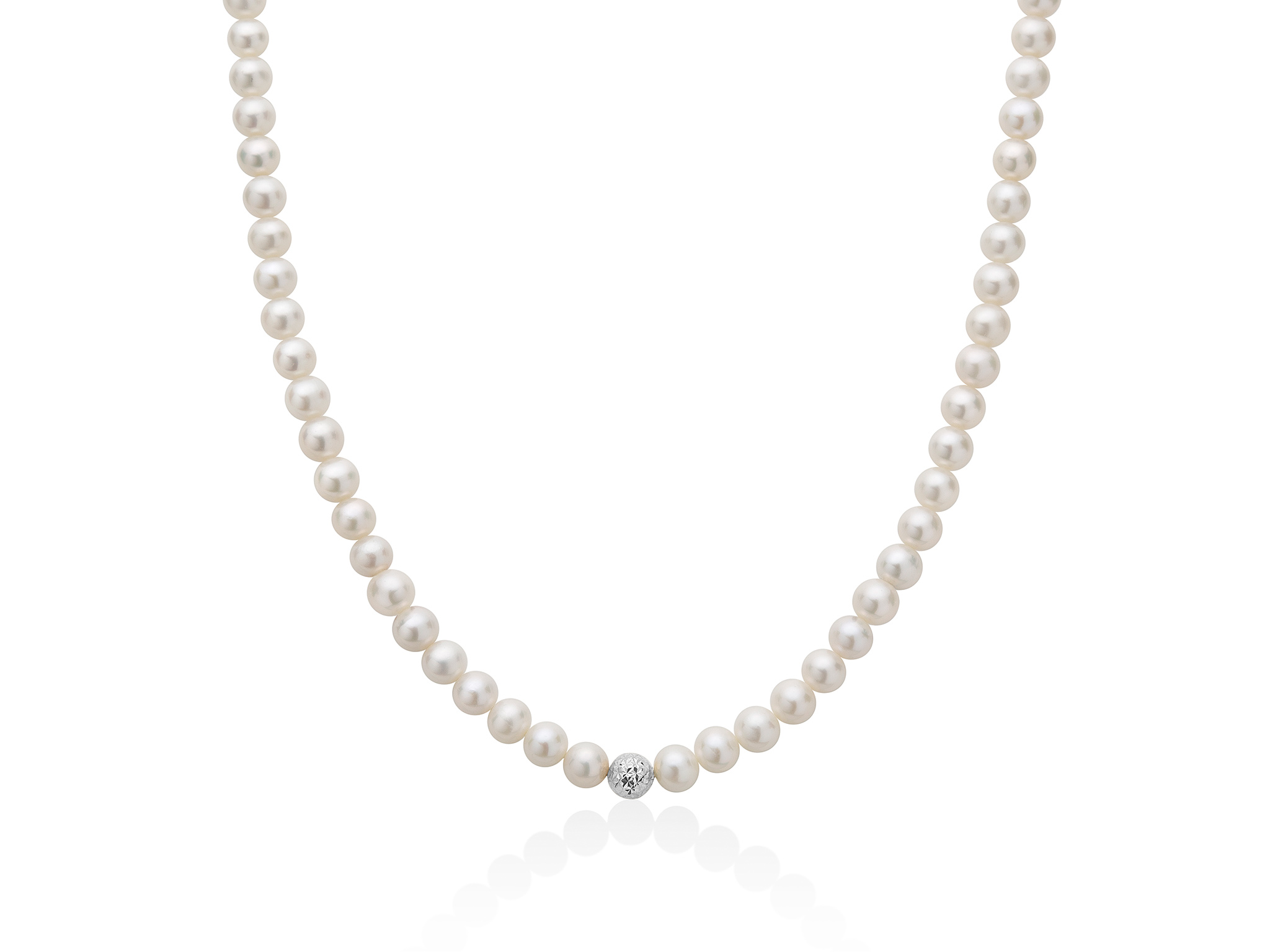 La Collana Miluna Perle Naturali in Oro 750 è un gioiello di lusso che incarna l'eleganza e la raffinatezza, perfetto per un'idea regalo preziosa.