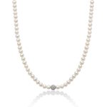 Collana Miluna con perle naturali in oro 750: un gioiello di lusso per un'eleganza senza tempo.