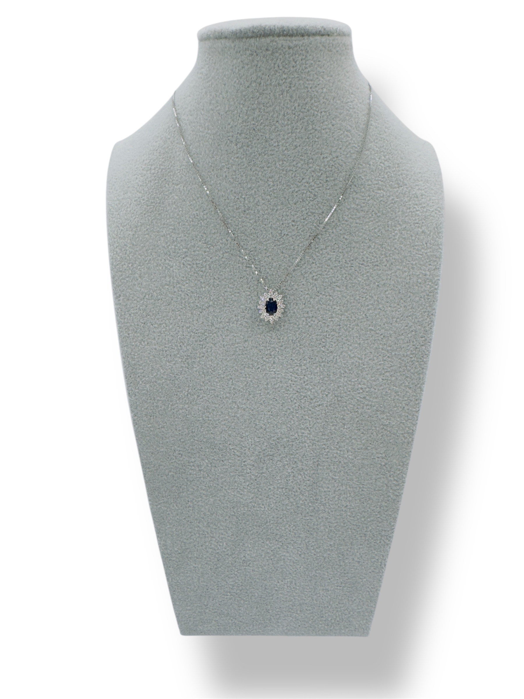 Splendida collana in oro con zaffiri e diamanti, un gioiello di lusso perfetto per un'occasione speciale. (Vista 2)