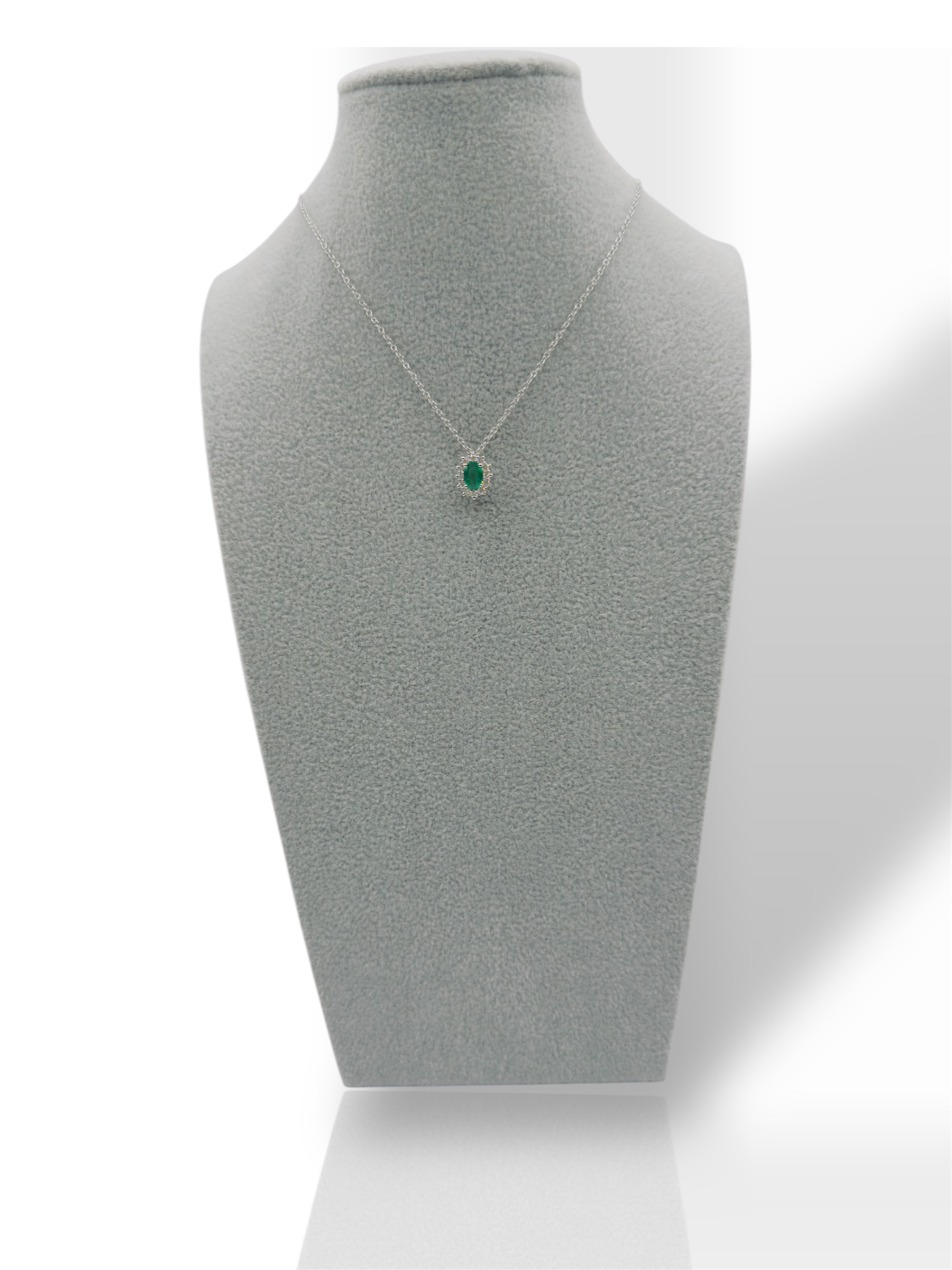 Splendida collana Davite&Delucchi in oro bianco 750 con smeraldo e diamanti, un capolavoro di alta gioielleria.
