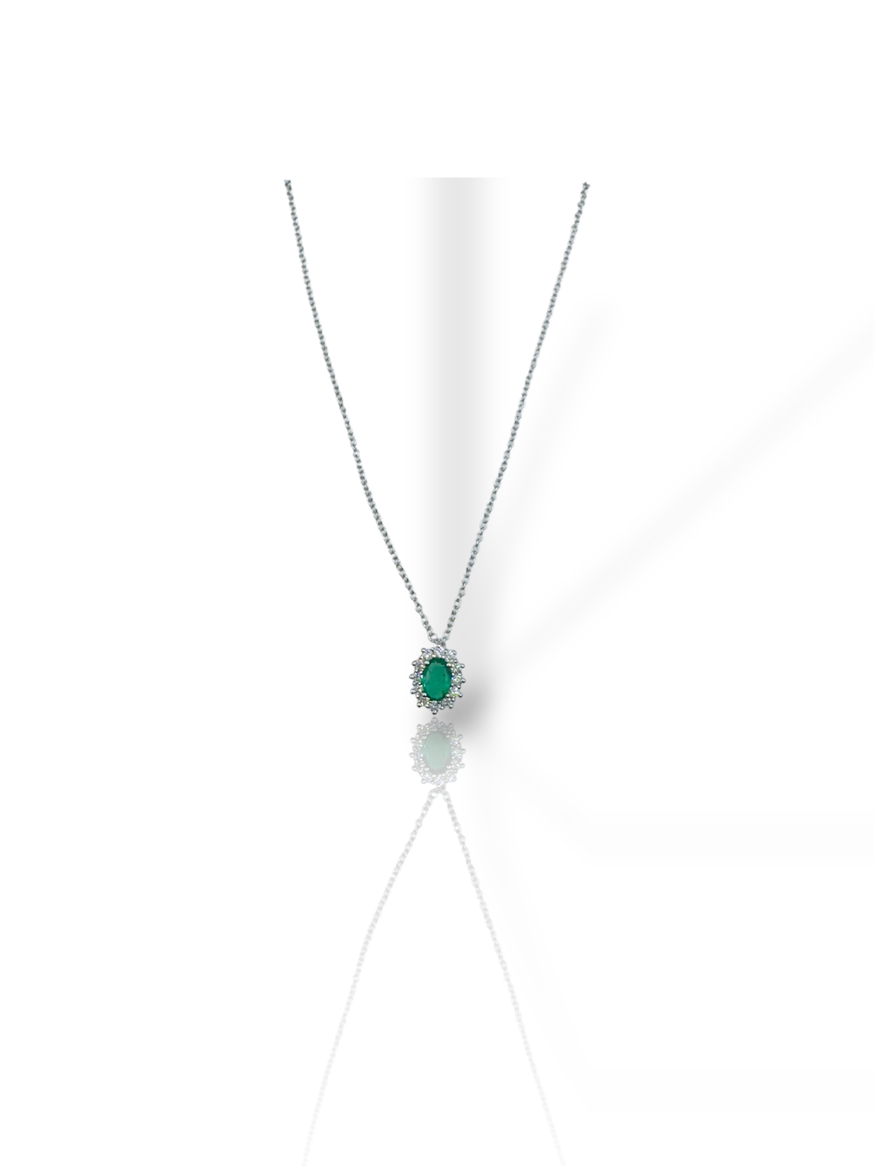 Splendida collana Davite&Delucchi in oro bianco 750 con smeraldo e diamanti, un capolavoro di alta gioielleria. (Vista 2)