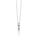 La Collana Trilogy Miluna in oro bianco e diamanti: un gioiello di lusso che incarna l'eleganza senza tempo, perfetto per chi cerca un'idea regalo preziosa.