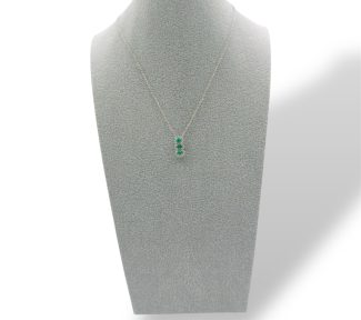 Splendida Collana Trilogy Smeraldo e Diamanti, un capolavoro di alta gioielleria con smeraldi preziosi.