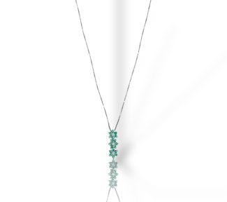 Splendida Collana Trilogy Smeraldo e Diamanti in Oro Bianco 750: un capolavoro di alta gioielleria con smeraldi preziosi. (Vista 2)