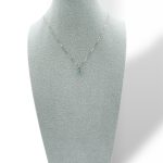 Collana Trilogy Smeraldo e Oro Bianco 750: un capolavoro di alta gioielleria con smeraldi preziosi.