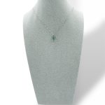 La Croce Smeraldo e Oro Bianco 750, un gioiello di alta oreficeria, è un'esclusiva creazione Davite&Delucchi. Un'idea regalo preziosa per chi ama i gioielli smeraldo.