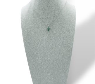 La Croce Smeraldo e Oro Bianco 750, un gioiello di alta oreficeria, è un'esclusiva creazione Davite&Delucchi. Un'idea regalo preziosa per chi ama i gioielli smeraldo.