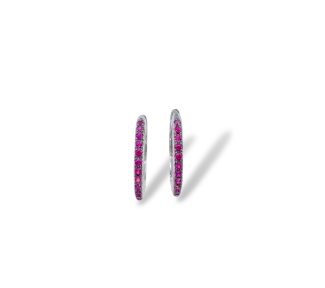 Splendidi orecchini a cerchio in oro 750 con rubini, un'elegante espressione di gioielli rubino per un look sofisticato.