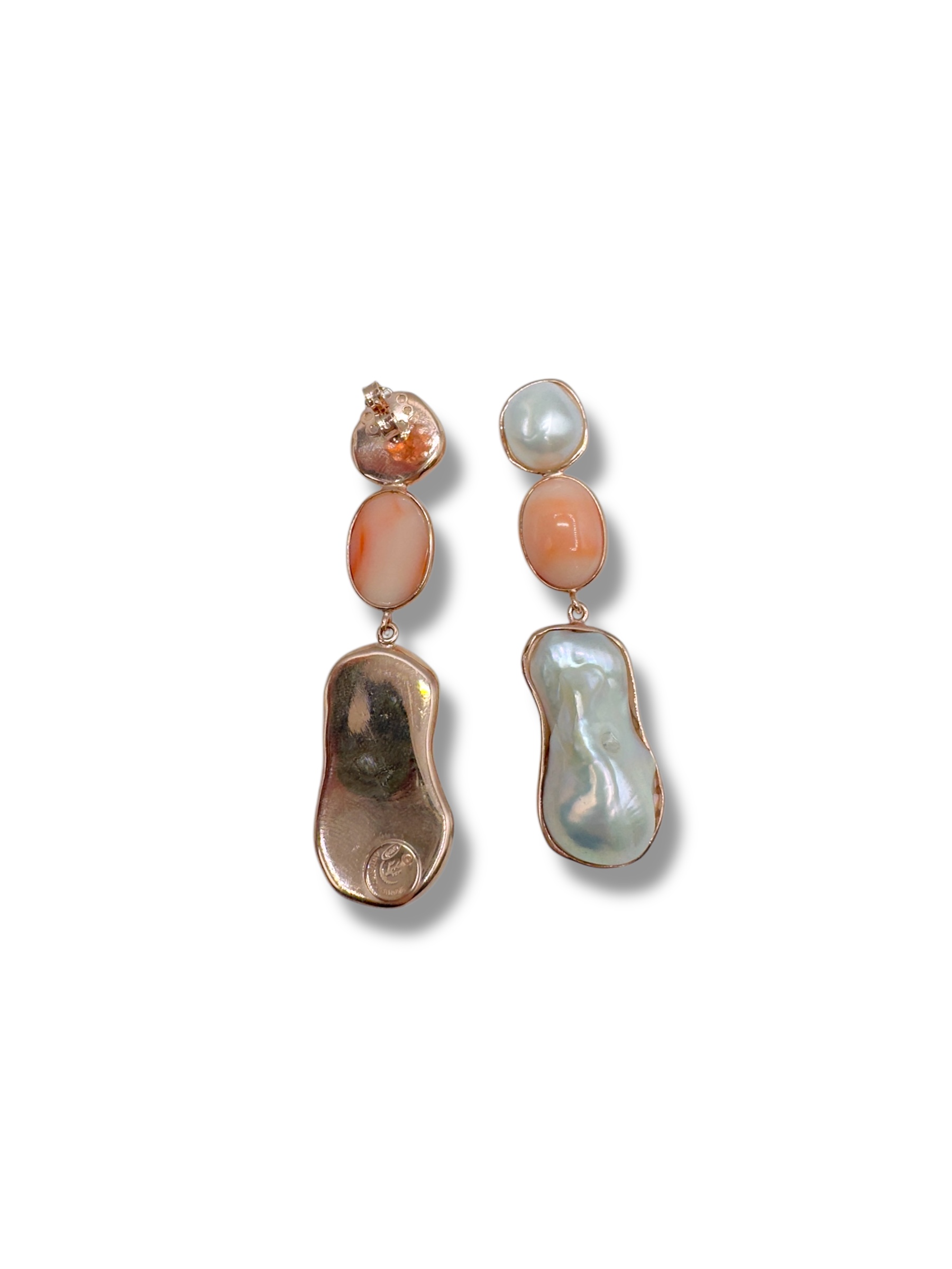 Splendidi orecchini Corallo e Perle Scaramazze, gioielli made in italy di Patricia Oro Creations, un'eccellenza dell'alta gioielleria. (Vista 2)