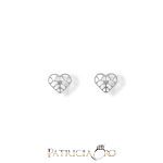 Orecchini in oro a forma di cuore per bambina, un gioiello di lusso perfetto come idea regalo preziosa.