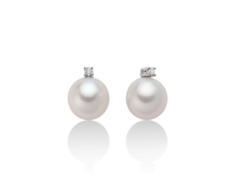Splendidi orecchini in oro Miluna con perla e diamante, un gioiello di lusso perfetto per un'occasione speciale.