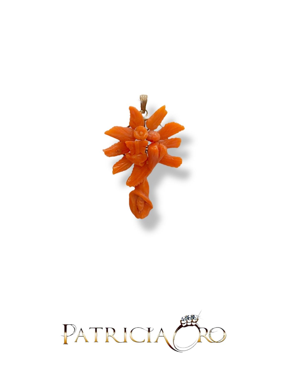 Ciondolo Corallo Frutta e Fiori in Oro, un capolavoro di alta gioielleria made in italy.