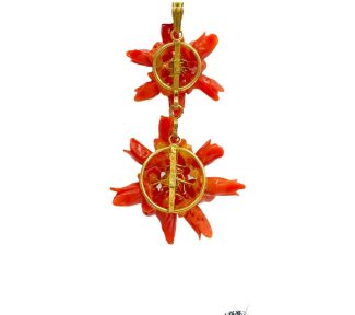 Splendido Ciondolo Corallo con Incisione Fiori: un capolavoro di gioielleria made in italy, perfetto come idea regalo preziosa. (Vista 2)