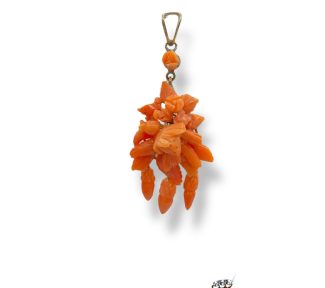 Splendido Ciondolo Corallo Sciacca Fiori di Patricia Oro Creations, un gioiello made in italy di alta gioielleria.