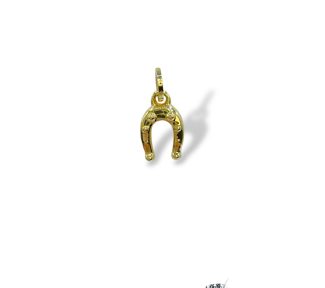 Ciondolo a ferro di cavallo in oro 18k, un gioiello di lusso perfetto come idea regalo preziosa.