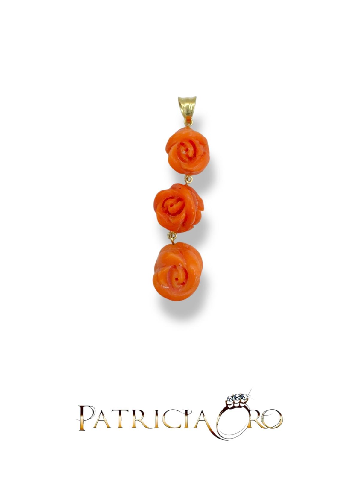 Ciondolo Rose Corallo Sciacca di Patricia Oro Creations: un capolavoro di gioielli made in italy, perfetto per un regalo prezioso.