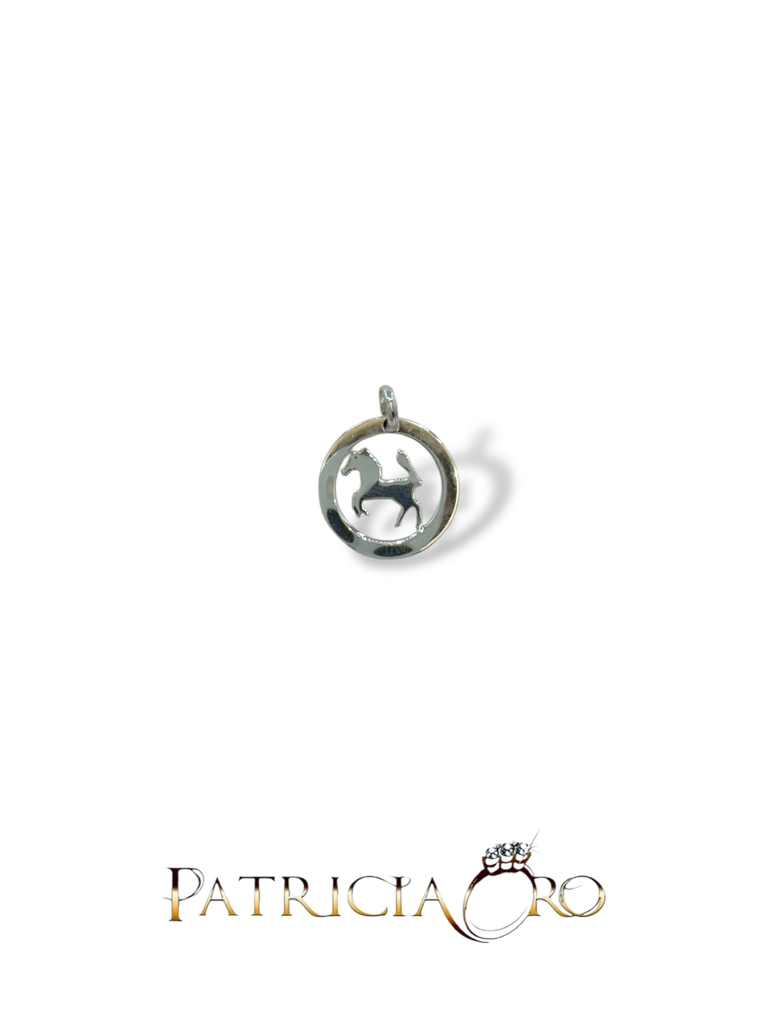 Ciondolo Uomo Cavallo in Oro 18k | Gioielleria Patricia Oro Ciondolo da uomo Cavallo in oro 18k, un gioiello di lusso per un regalo prezioso.