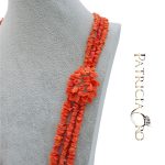 Collana 3 Fili Corallo di Patricia Oro Creations: un capolavoro di gioielleria made in italy, perfetto per un'eleganza senza tempo. (Vista 2)