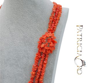 Collana 3 Fili Corallo di Patricia Oro Creations: un capolavoro di gioielleria made in italy, perfetto per un'eleganza senza tempo. (Vista 2)