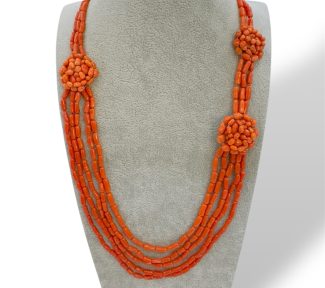 Splendida Collana 5 Fili in Corallo, un gioiello made in italy di Patricia Oro Creations, perfetto per un'eleganza senza tempo.