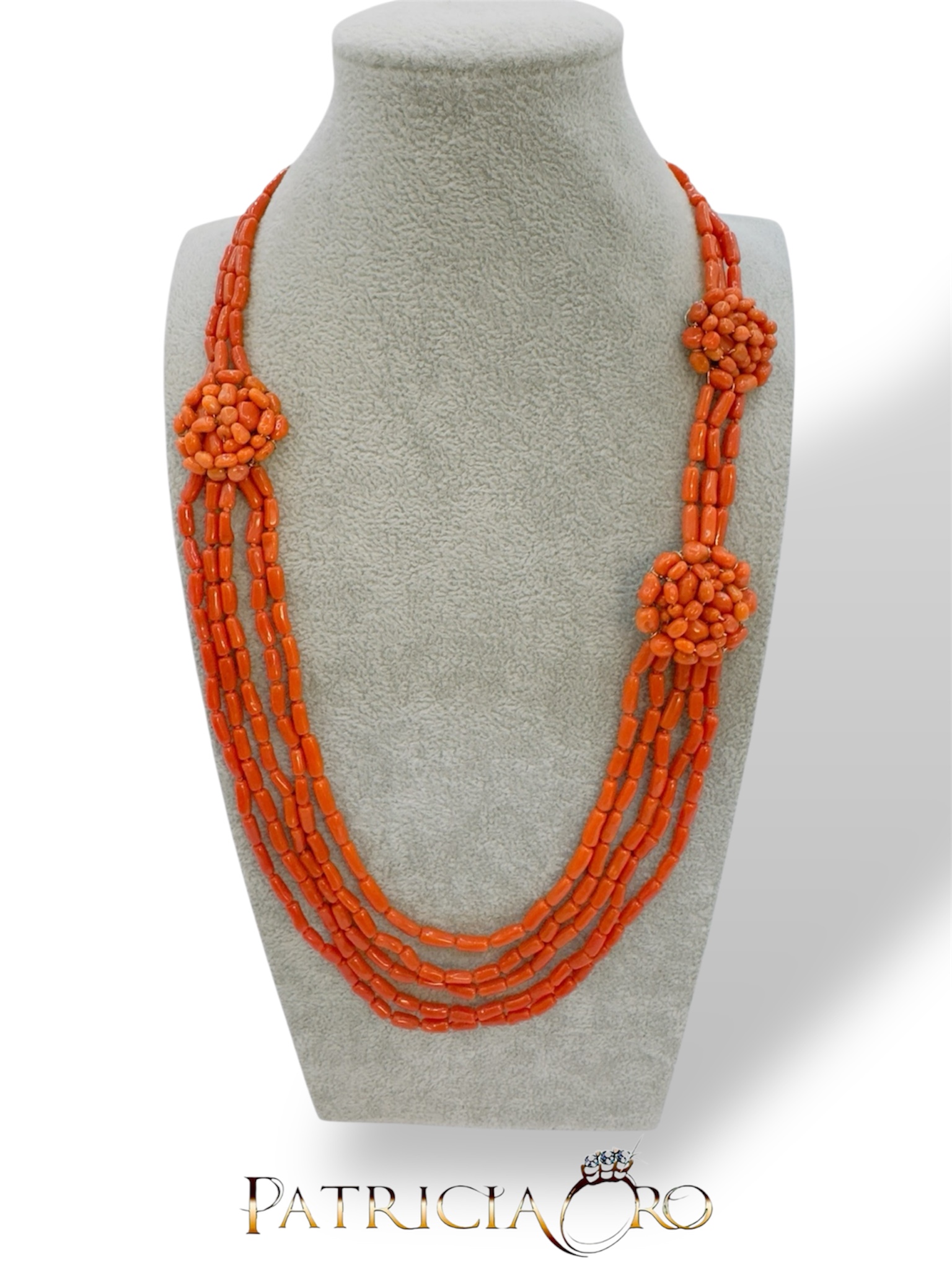 Splendida Collana 5 Fili in Corallo, un gioiello made in italy di Patricia Oro Creations, perfetto per un'eleganza senza tempo.