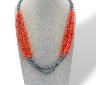 Splendida Collana Corallo Sciacca ed Ematite, un gioiello made in italy di Patricia Oro Creations, perfetto per un'idea regalo preziosa.