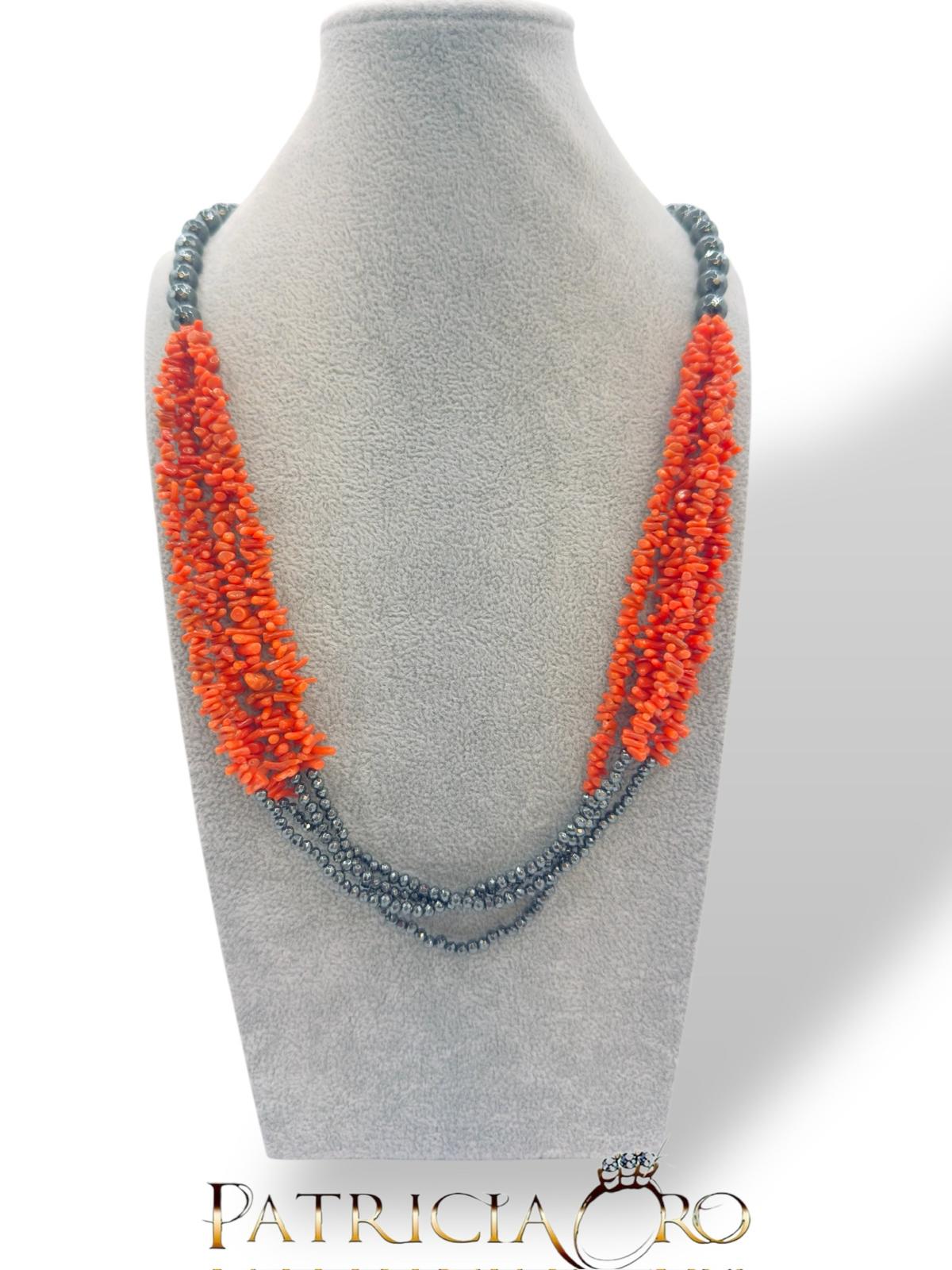 Splendida Collana Corallo Sciacca ed Ematite, un gioiello made in italy di Patricia Oro Creations, perfetto per un'idea regalo preziosa.