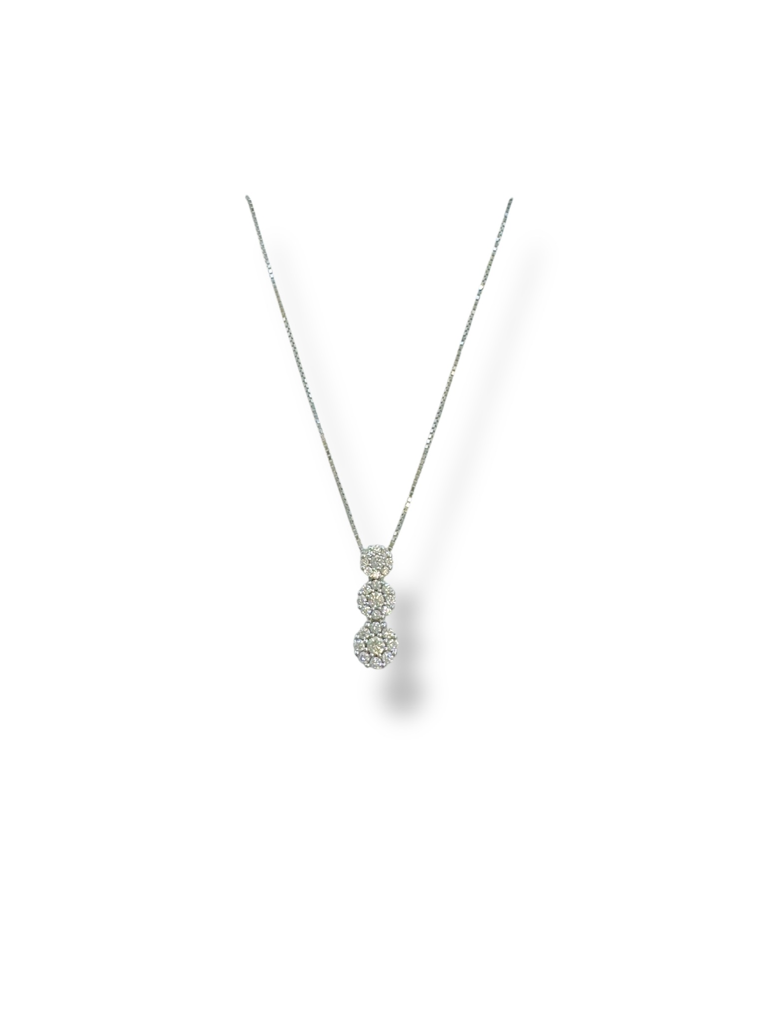 Collana in Diamanti Trilogy in Oro Davite&Delucchi | Gioielleria Patricia Oro Splendida collana in diamanti Trilogy in oro Davite&Delucchi, un capolavoro di alta gioielleria con diamanti preziosi.