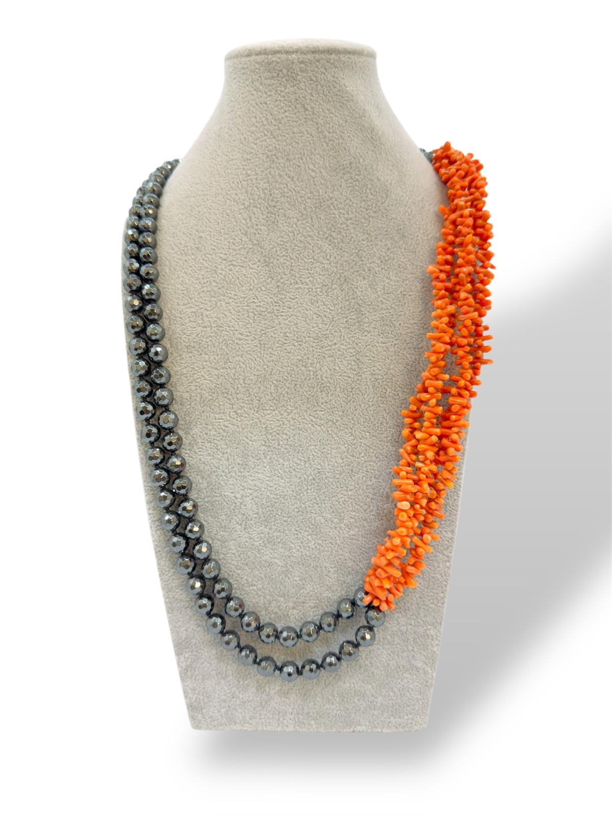 Splendida Collana Ematite e Corallo Sciacca, un gioiello made in italy di Patricia Oro Creations, perfetto per un'occasione speciale.