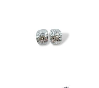 Eleganti orecchini a clips in oro da donna, un gioiello di lusso perfetto per un'occasione speciale.