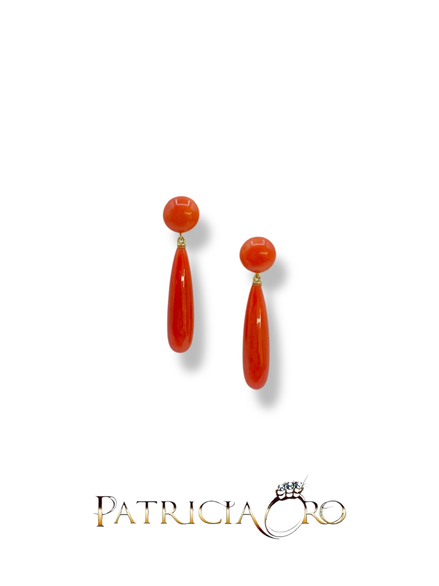 Splendidi orecchini in corallo con montatura in oro, un esempio di gioielli made in italy, perfetti per un'occasione speciale.