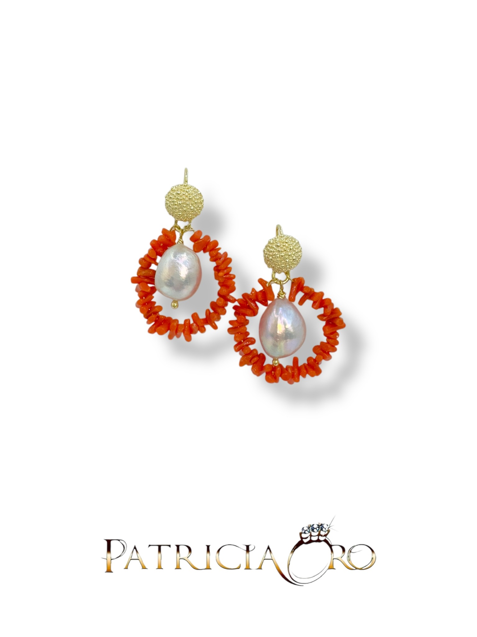 Splendidi orecchini Corallo e Perle, gioielli made in italy di Patricia Oro Creations, un'elegante espressione di alta gioielleria.